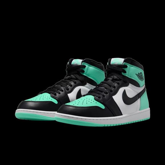 Size 11.5 Men NIKE AIR JORDAN 1 RETRO HIGH OG GREEN GLOW (DZ5485 130) - Picture 1 of 6